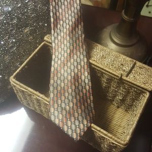 Stafford tie with cream, coral and green